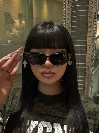 LITTLE SEONGSU CAT-EYE CHARM SUNGLASS