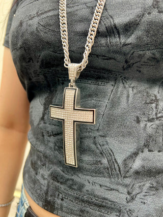 ZIRCONIA BIC CROSS NECLLACE