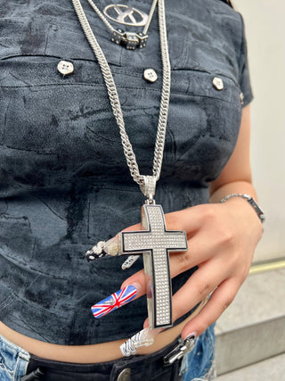 ZIRCONIA BIC CROSS NECLLACE