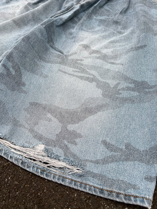 DENIM CAMO WIDE SHORTS　