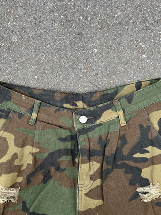 DAMAGE CARGO CAMO SHORTS　